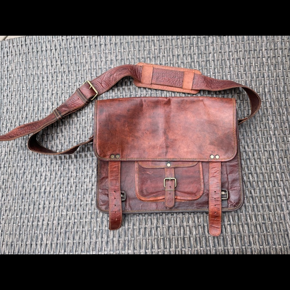 Vintage leather satchel from India - Picture 3 of 12